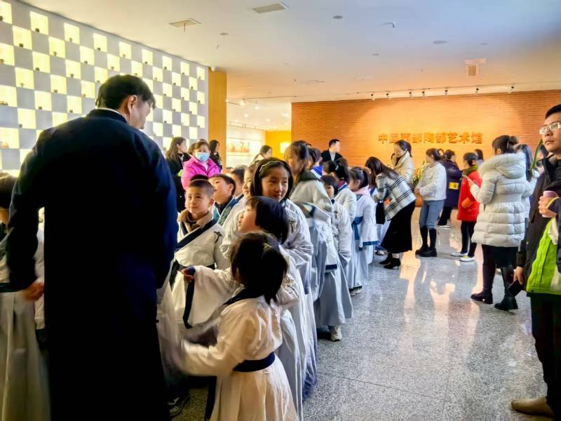 文化赋能：锡林浩特市魔创文旅挖掘城市文化资源的实践探索